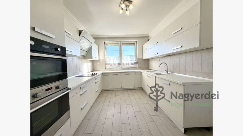 Debrecen, Boldogfalvi kert, Ház, családi ház  