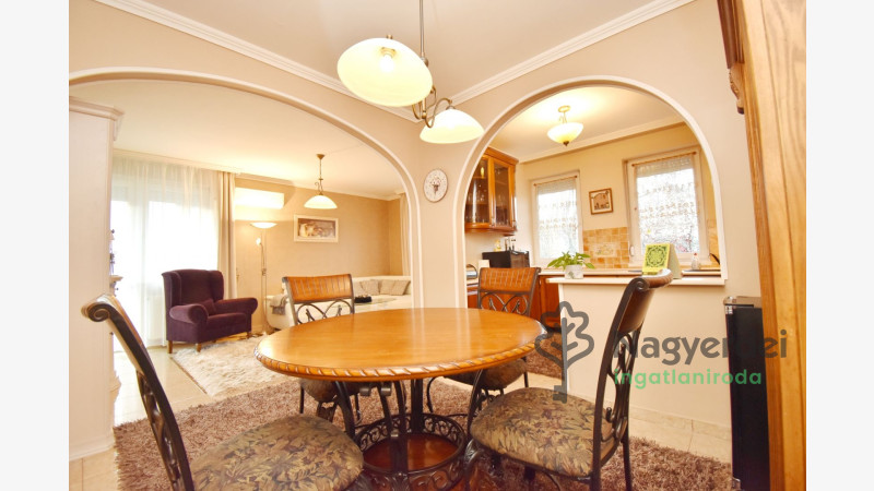 Debrecen, Nagyerdő, Lakás, tégla lakás  