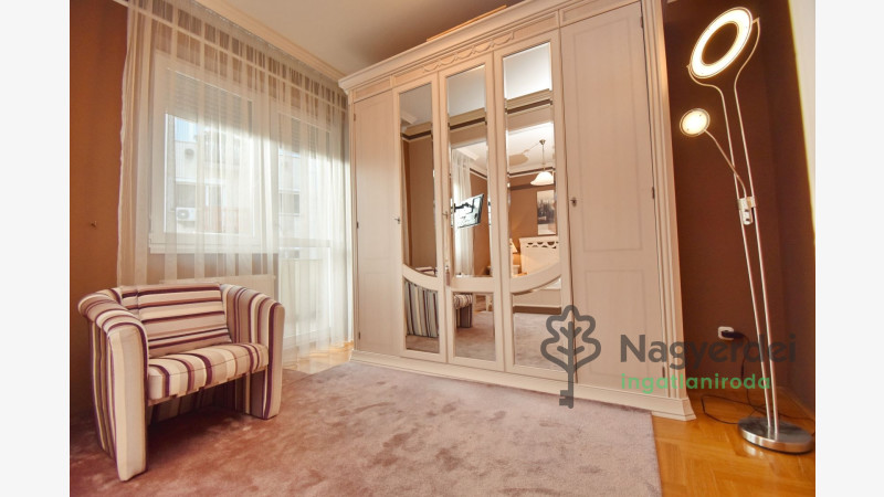 Debrecen, Nagyerdő, Lakás, tégla lakás  