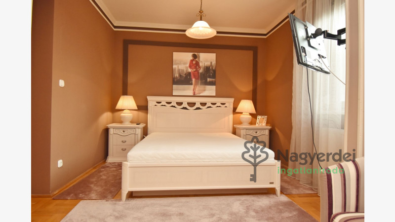 Debrecen, Nagyerdő, Lakás, tégla lakás  