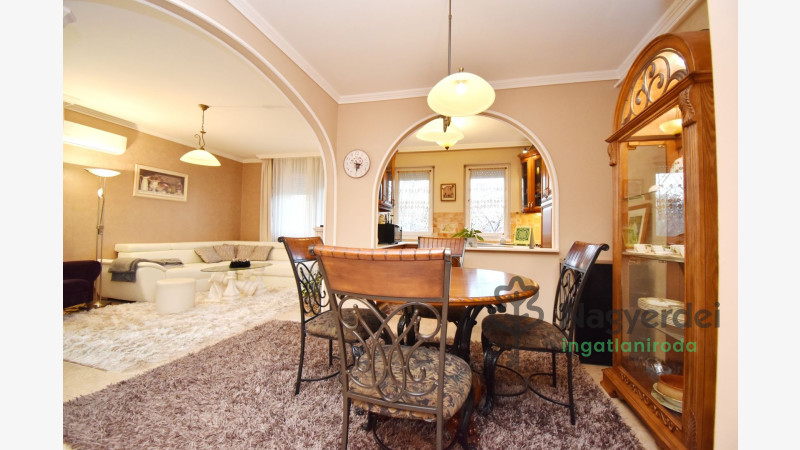 Debrecen, Nagyerdő, Lakás, tégla lakás  