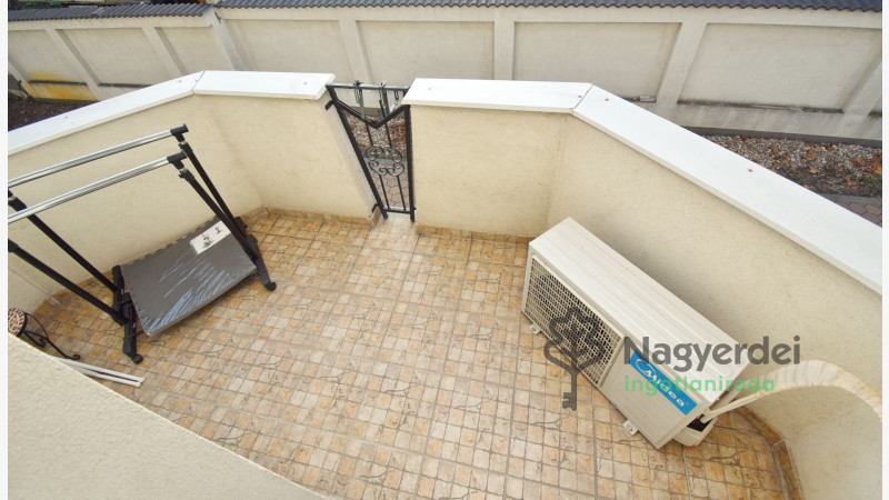 Debrecen, Nagyerdő, Lakás, tégla lakás  