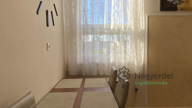 Debrecen, Sestakert, Lakás, tégla lakás  