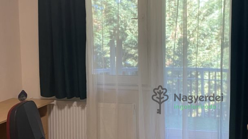 Debrecen, Nagyerdő, Lakás, tégla lakás  