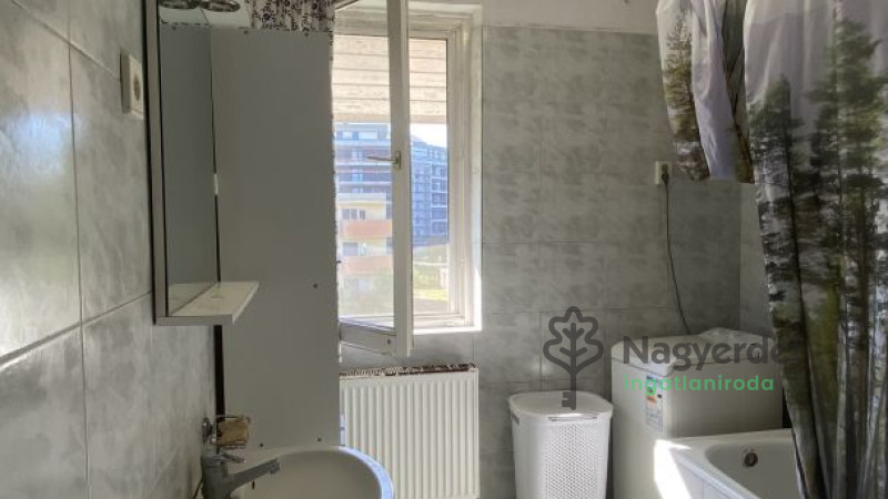 Debrecen, Nagyerdő, Lakás, tégla lakás  