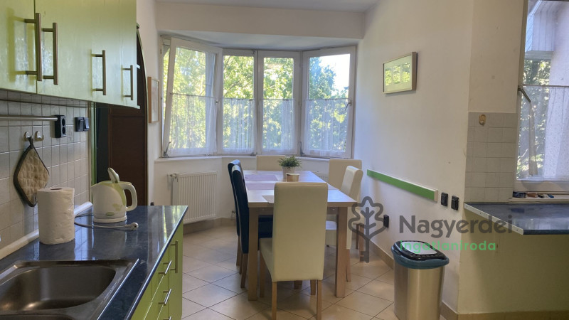 Debrecen, Nagyerdő, Lakás, tégla lakás  