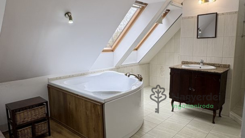 Debrecen, Szentlászlófalva, Lakás, tégla lakás  