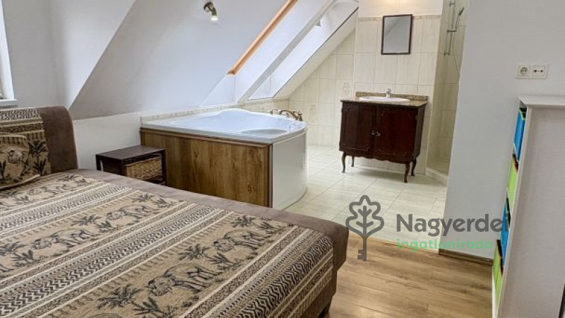 Debrecen, Szentlászlófalva, Lakás, tégla lakás  