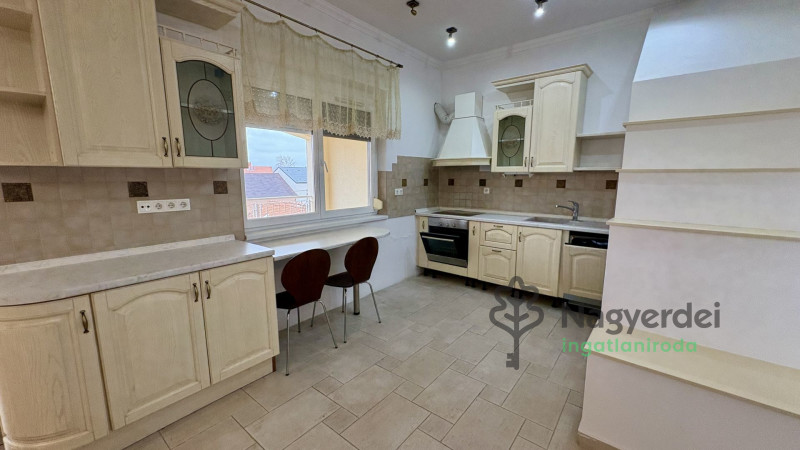 Debrecen, Szentlászlófalva, Lakás, tégla lakás  