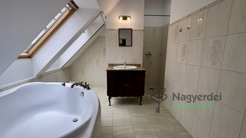 Debrecen, Szentlászlófalva, Lakás, tégla lakás  