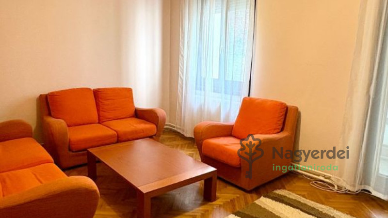 Debrecen, Akadémia kert, Lakás, tégla lakás  