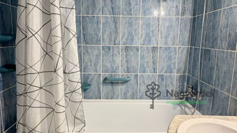 Debrecen, Akadémia kert, Lakás, tégla lakás  