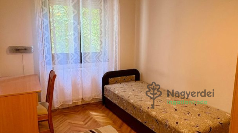 Debrecen, Akadémia kert, Lakás, tégla lakás  