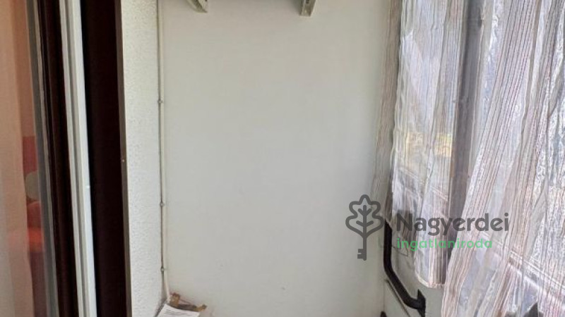 Debrecen, Akadémia kert, Lakás, tégla lakás  