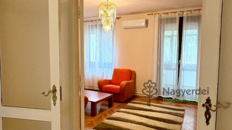 Debrecen, Akadémia kert, Lakás, tégla lakás  