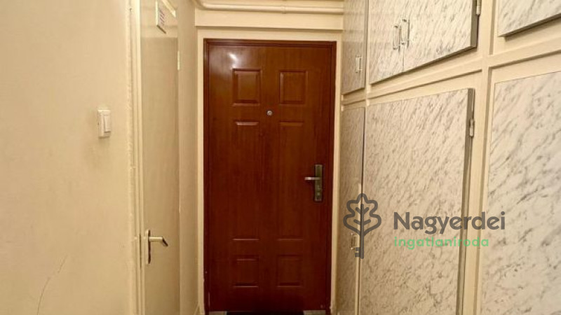 Debrecen, Akadémia kert, Lakás, tégla lakás  