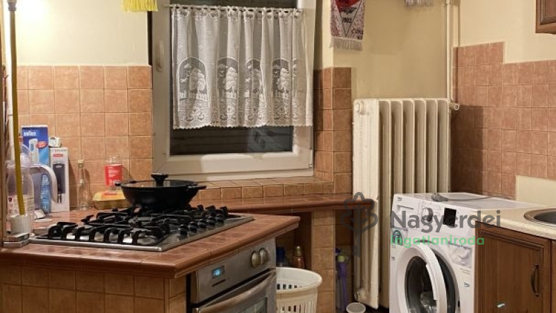 Debrecen, Bem tér, Lakás, tégla lakás  