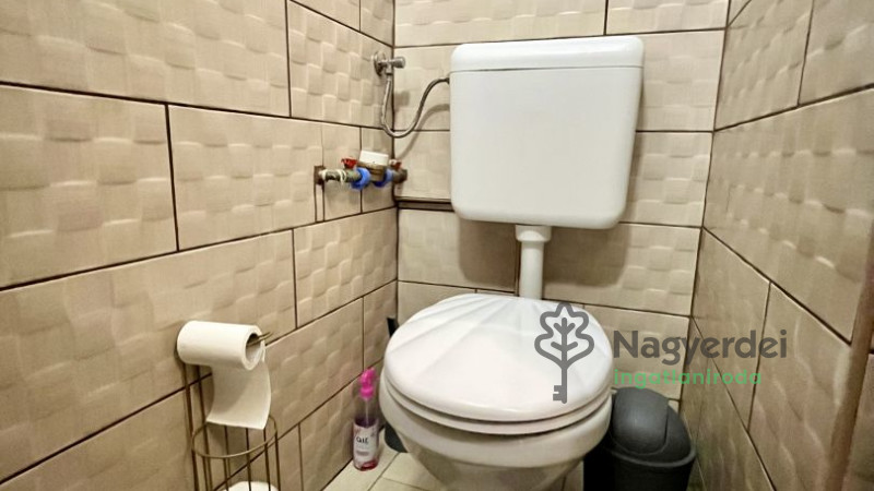 Debrecen, Postakert, Lakás, tégla lakás  