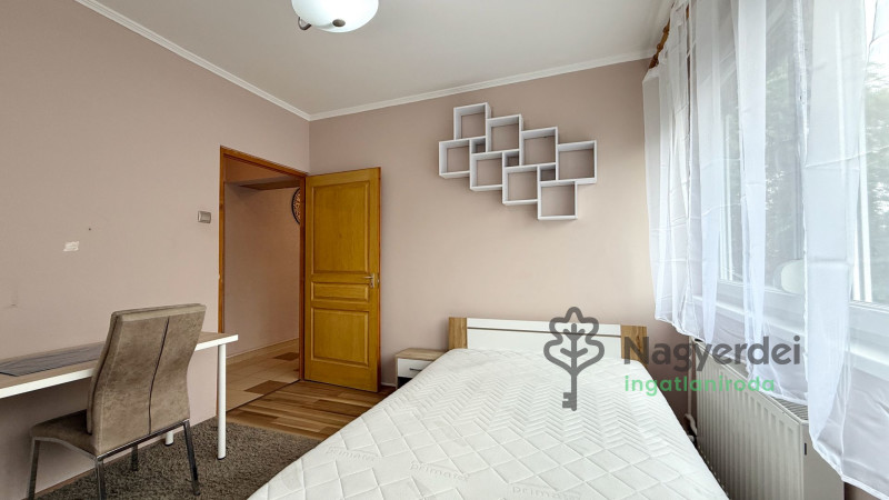 Debrecen, Sestakert, Lakás, csúsztatott zsalus  