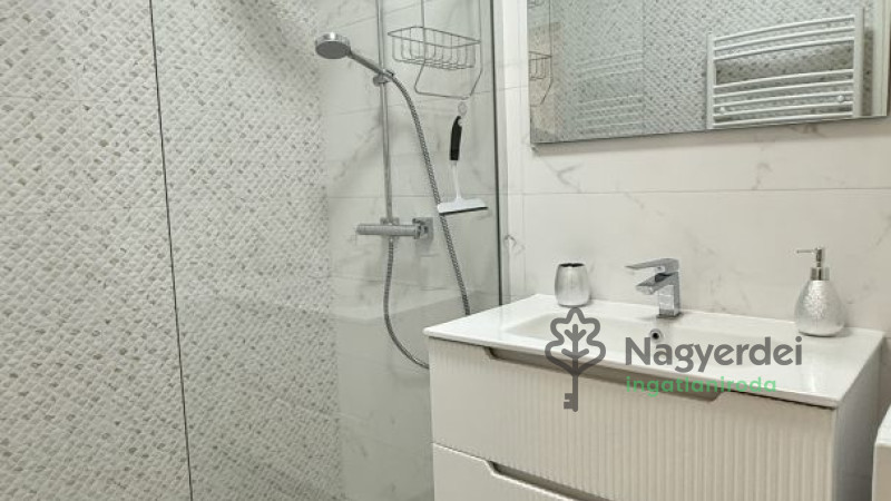 Debrecen, Egyetemváros, Lakás, tégla lakás  