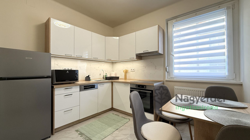 Debrecen, Egyetemváros, Lakás, tégla lakás  