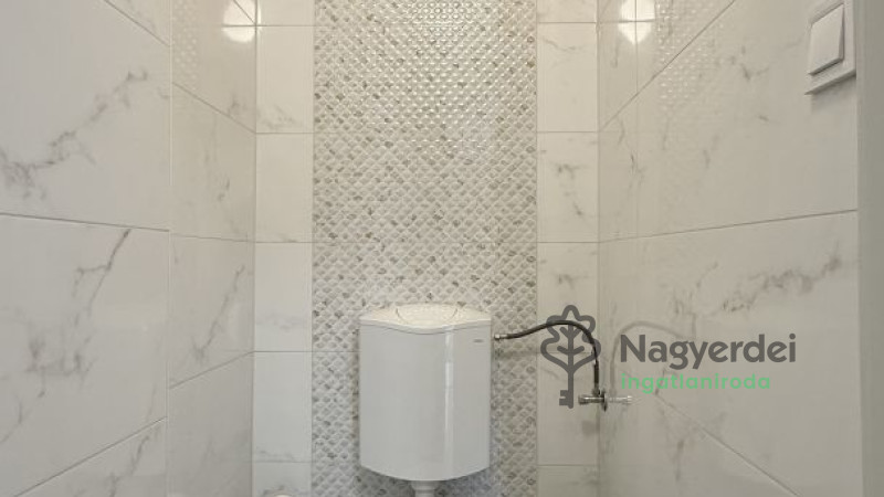 Debrecen, Egyetemváros, Lakás, tégla lakás  