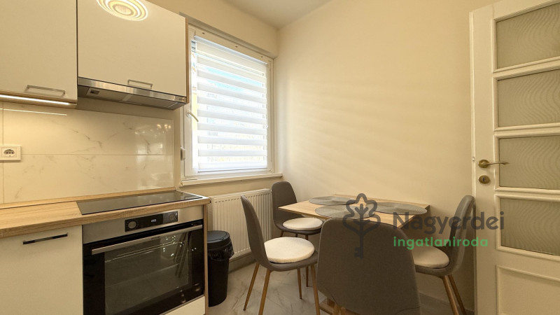 Debrecen, Egyetemváros, Lakás, tégla lakás  