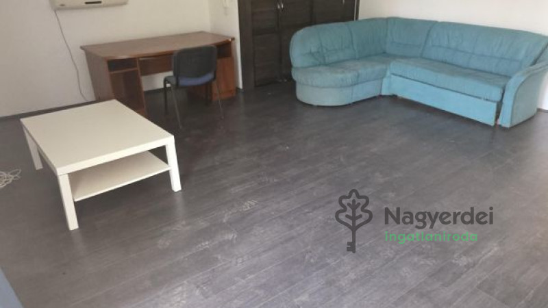 Debrecen, Nagyerdőalja, Ház, családi ház  