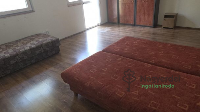 Debrecen, Nagyerdőalja, Ház, családi ház  