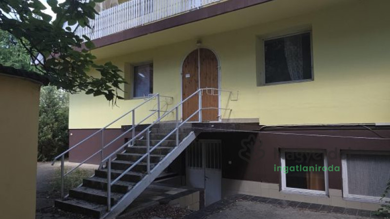 Debrecen, Nagyerdőalja, Ház, családi ház  