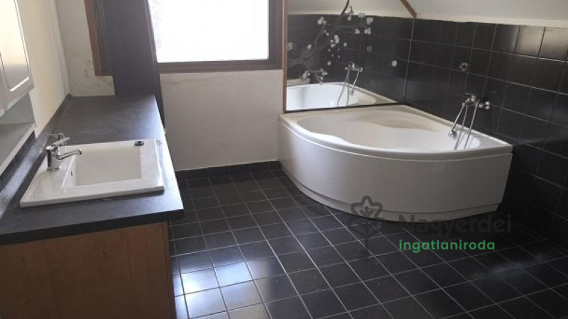 Debrecen, Nagyerdőalja, Ház, családi ház  