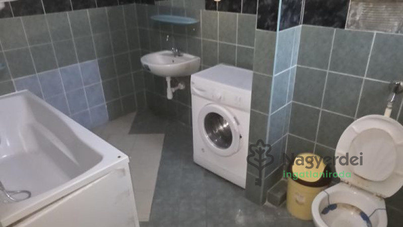 Debrecen, Nagyerdőalja, Ház, családi ház  