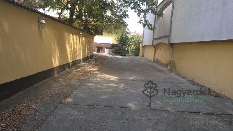 Debrecen, Nagyerdőalja, Ház, családi ház  