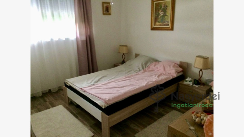 Debrecen, Újkert, Lakás, tégla lakás  