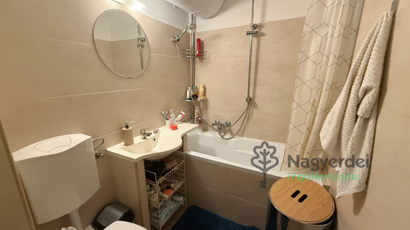 Debrecen, Nagyerdő, Lakás, tégla lakás  