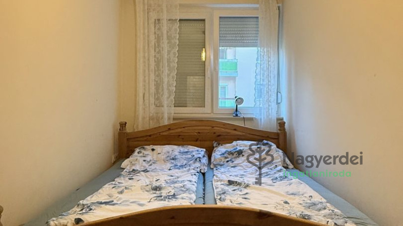 Debrecen, Nagyerdő, Lakás, tégla lakás  