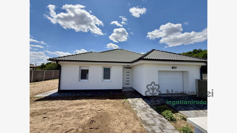 Téglás, Ház, ikerház  