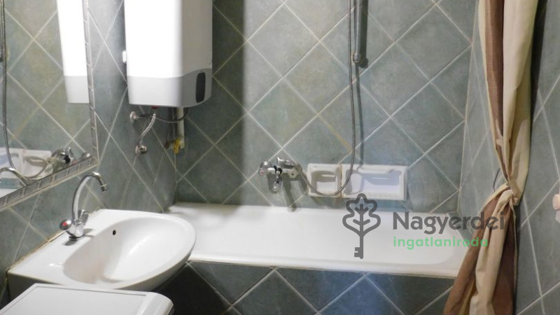 Debrecen, Nagyerdő, Lakás, tégla lakás  