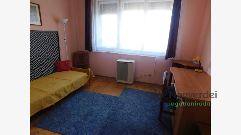 Debrecen, Nagyerdő, Lakás, tégla lakás  