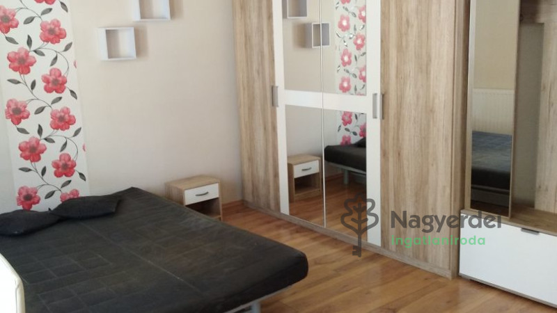 Debrecen, Nagyerdő, Lakás, tégla lakás  