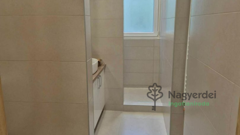 Debrecen, Libakert, Lakás, tégla lakás  