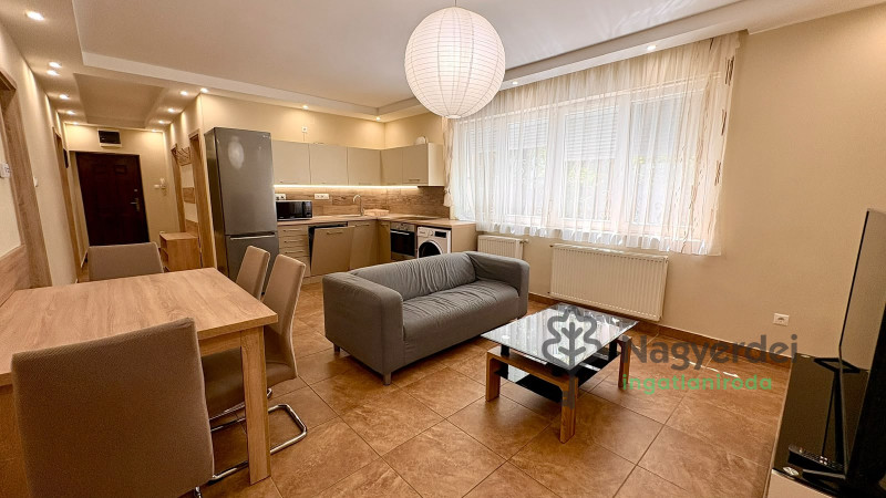 Debrecen, Egyetemváros, Lakás, tégla lakás  