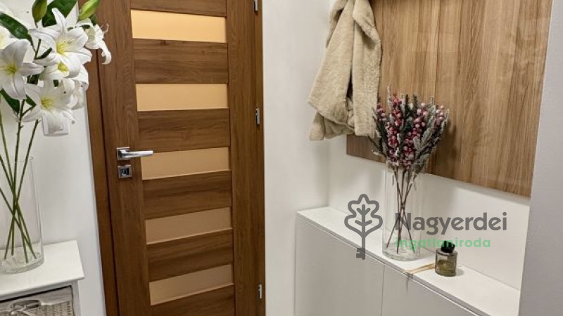 Debrecen, Széchenyikert, Lakás, tégla lakás  