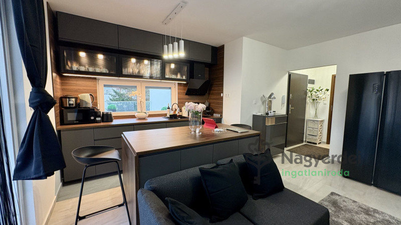 Debrecen, Széchenyikert, Lakás, tégla lakás  