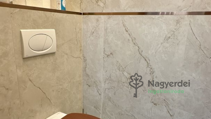 Debrecen, Széchenyikert, Lakás, tégla lakás  