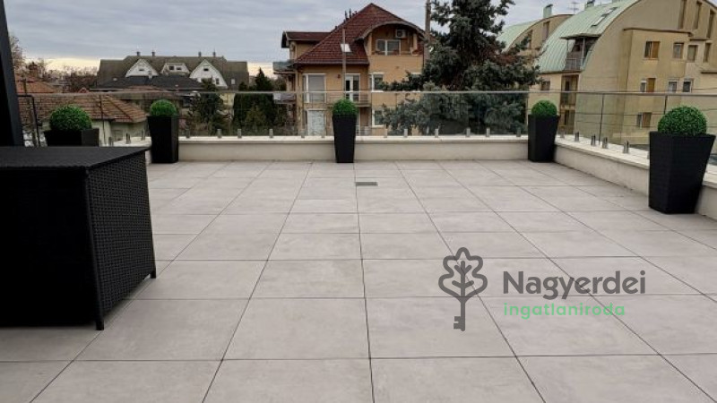 Debrecen, Széchenyikert, Lakás, tégla lakás  