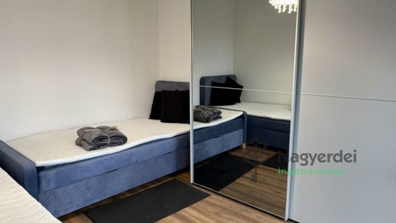 Debrecen, Széchenyikert, Lakás, tégla lakás  