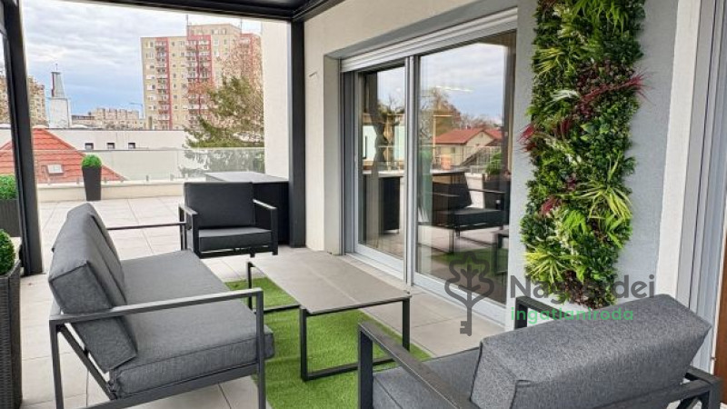 Debrecen, Széchenyikert, Lakás, tégla lakás  