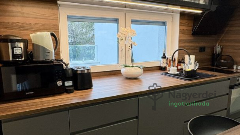 Debrecen, Széchenyikert, Lakás, tégla lakás  