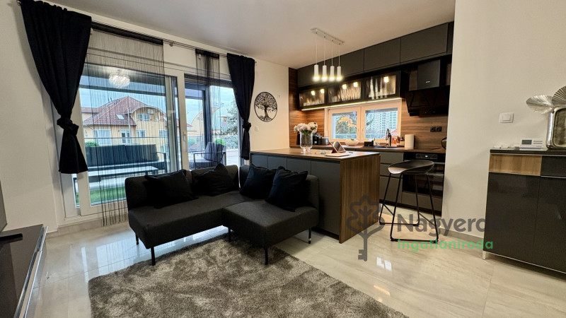 Debrecen, Széchenyikert, Lakás, tégla lakás  